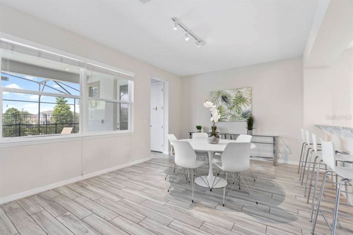 Image No.24-9 Bed Property for sale