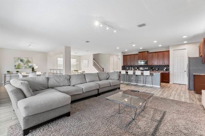 Image No.4-9 Bed Property for sale