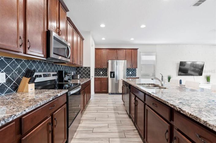 Image No.5-9 Bed Property for sale