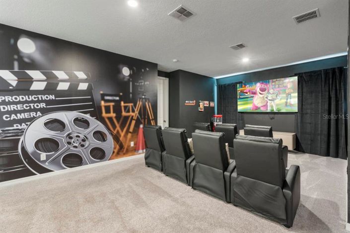 Image No.6-9 Bed Property for sale