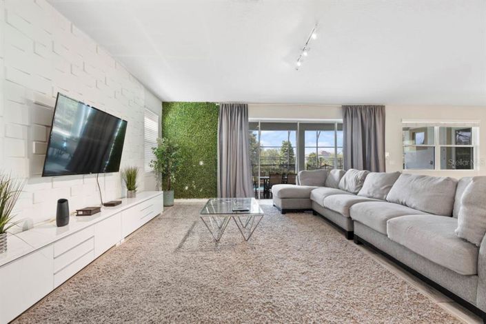 Image No.7-9 Bed Property for sale