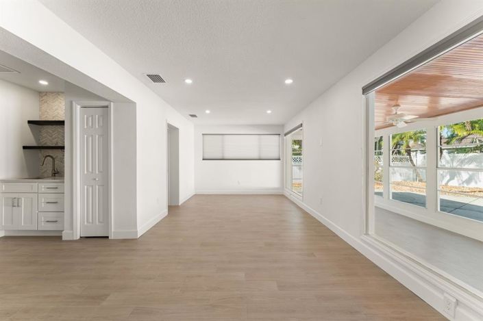 Image No.16-3 Bed Property for sale