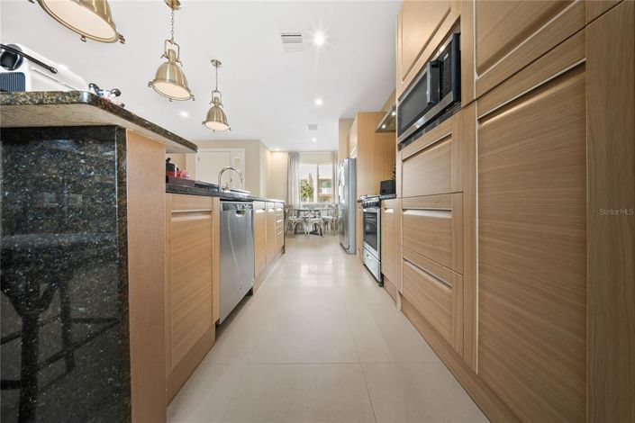 Image No.12-4 Bed Townhouse for sale