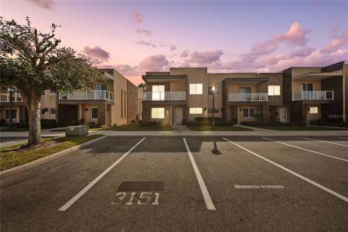 Image No.2-4 Bed Townhouse for sale