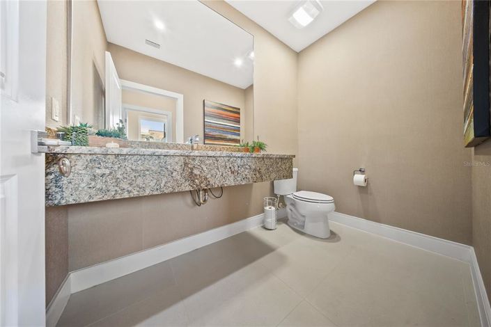 Image No.22-4 Bed Townhouse for sale