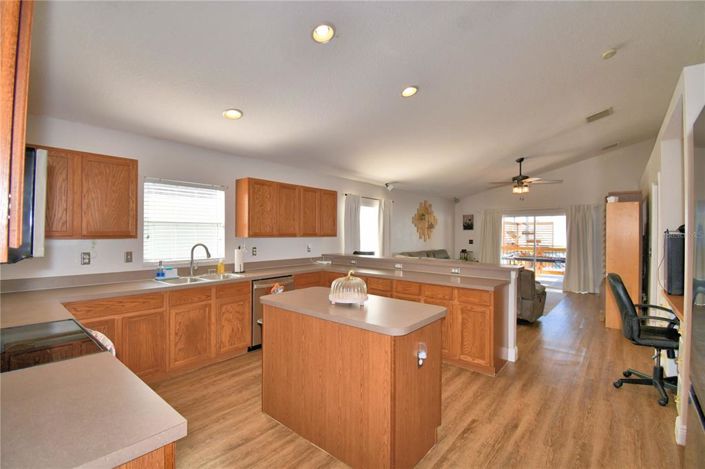 Image No.26-3 Bed Property for sale