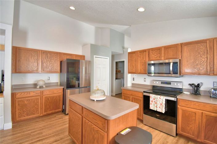 Image No.28-3 Bed Property for sale