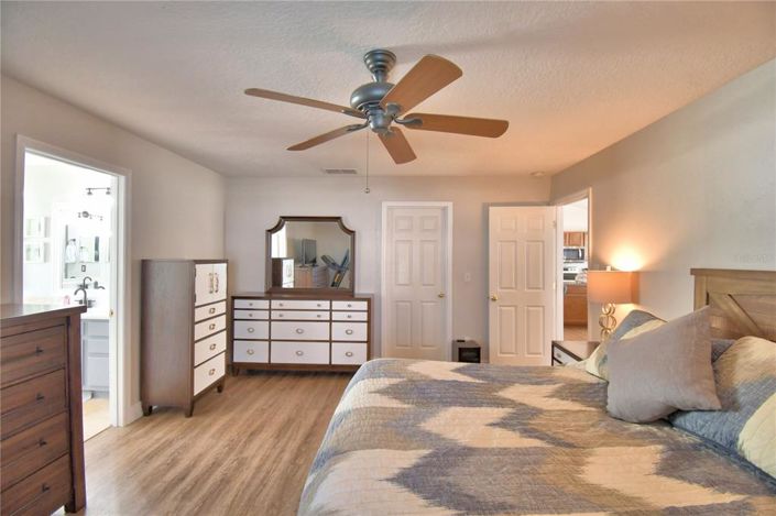 Image No.37-3 Bed Property for sale