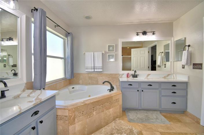 Image No.40-3 Bed Property for sale