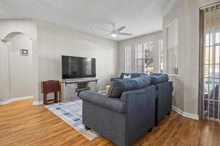 Image No.8-3 Bed Property for sale