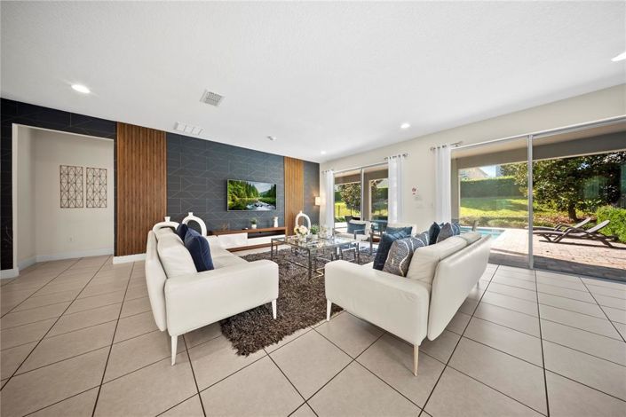 Image No.14-9 Bed Property for sale