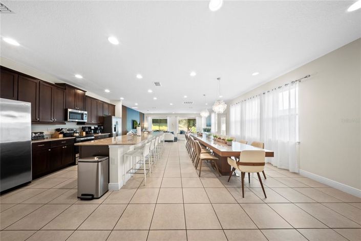 Image No.17-9 Bed Property for sale