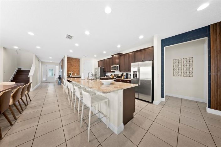 Image No.18-9 Bed Property for sale