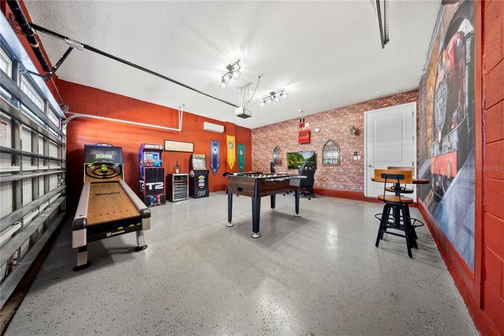 Image No.25-9 Bed Property for sale