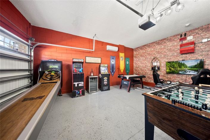 Image No.26-9 Bed Property for sale