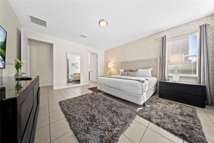 Image No.28-9 Bed Property for sale