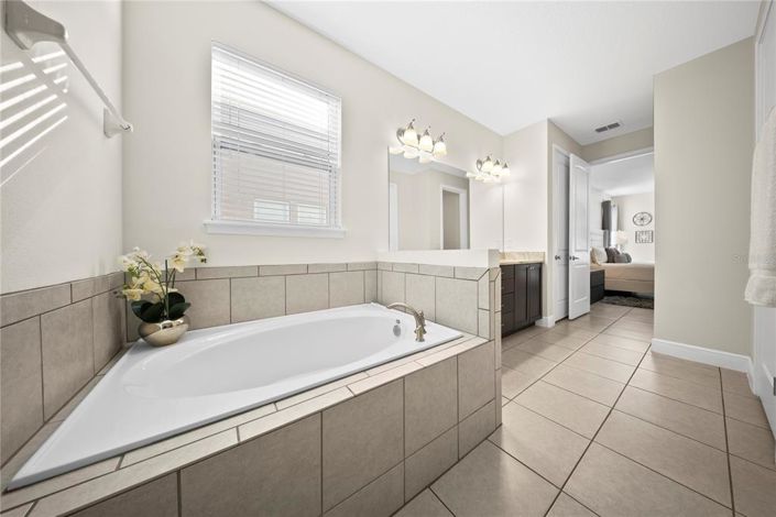 Image No.30-9 Bed Property for sale