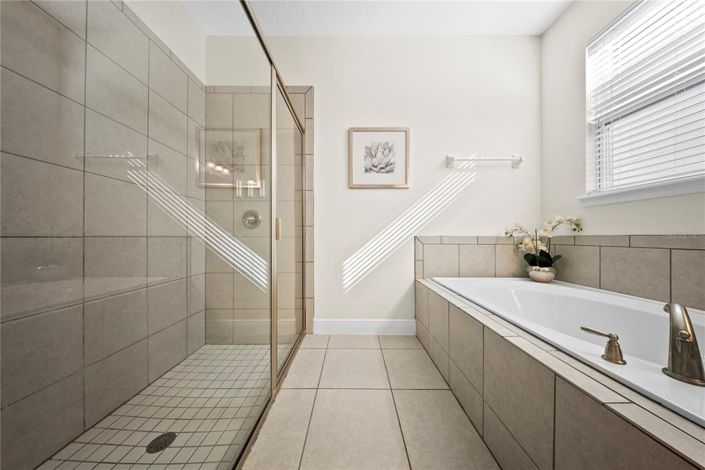 Image No.36-9 Bed Property for sale