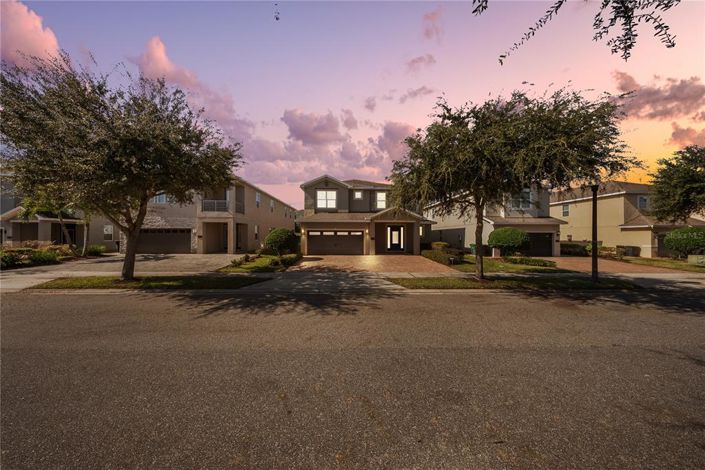 Image No.6-9 Bed Property for sale