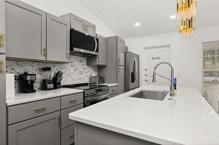 Image No.12-3 Bed Property for sale