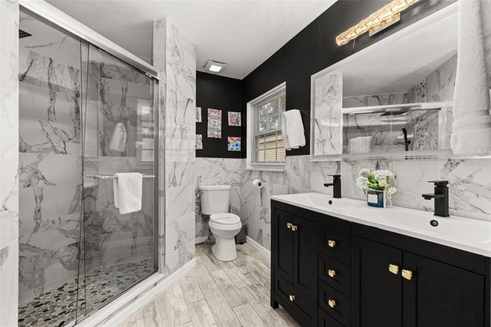 Image No.6-3 Bed Property for sale