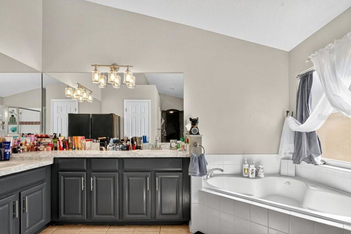 Image No.17-4 Bed Property for sale