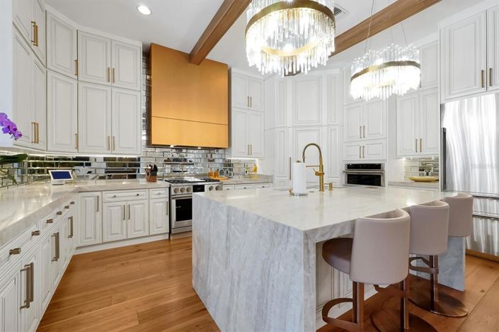 Image No.11-5 Bed Property for sale