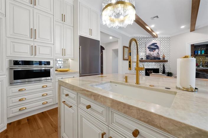 Image No.14-5 Bed Property for sale