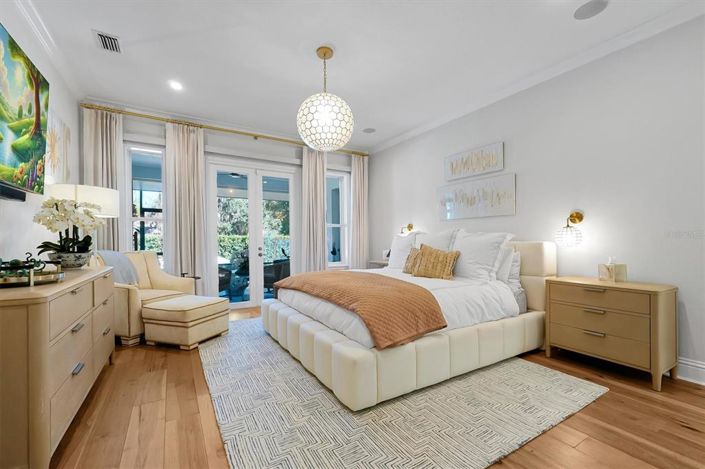 Image No.28-5 Bed Property for sale