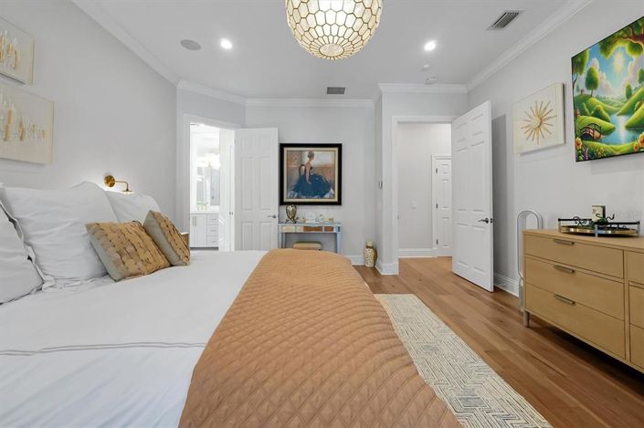 Image No.30-5 Bed Property for sale