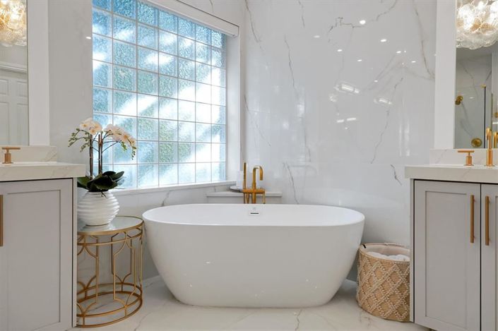 Image No.32-5 Bed Property for sale