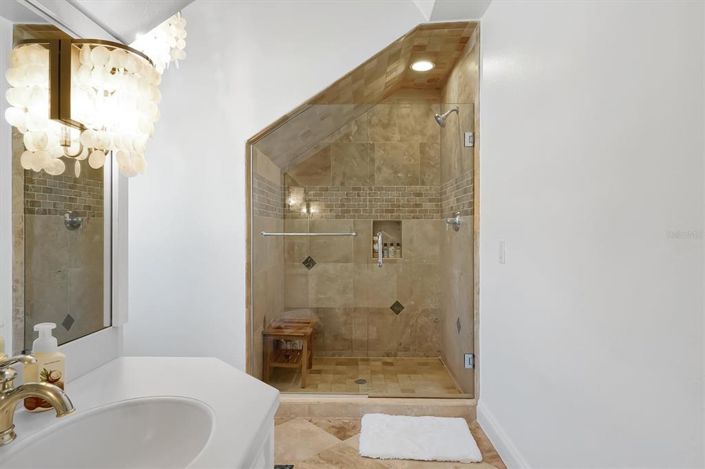 Image No.48-5 Bed Property for sale