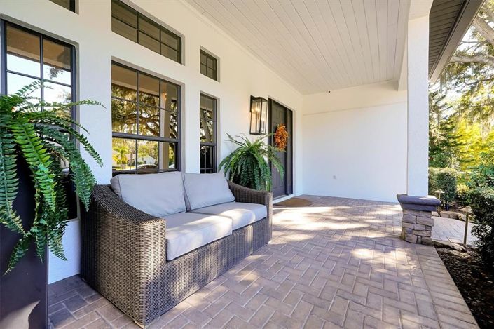 Image No.5-5 Bed Property for sale