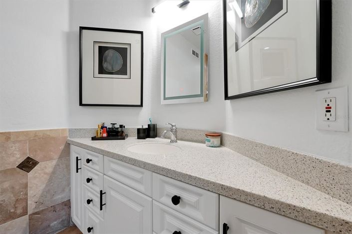 Image No.51-5 Bed Property for sale