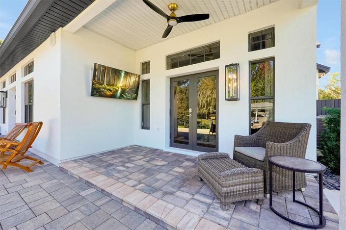 Image No.60-5 Bed Property for sale