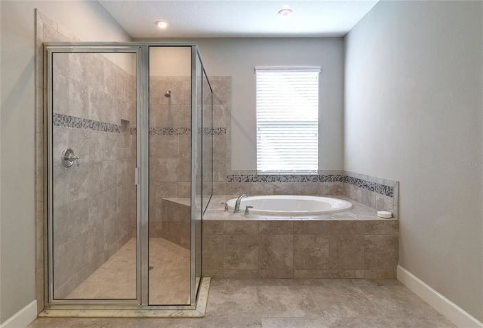 Image No.25-4 Bed Property for sale