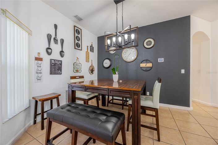 Image No.12-5 Bed Property for sale