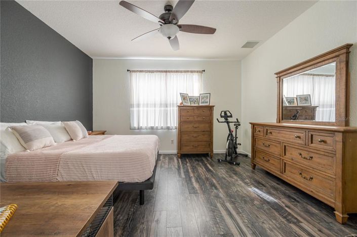 Image No.15-5 Bed Property for sale