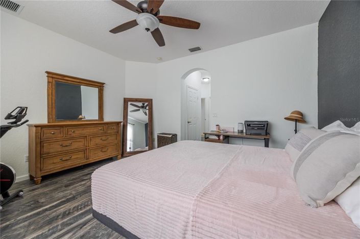 Image No.16-5 Bed Property for sale