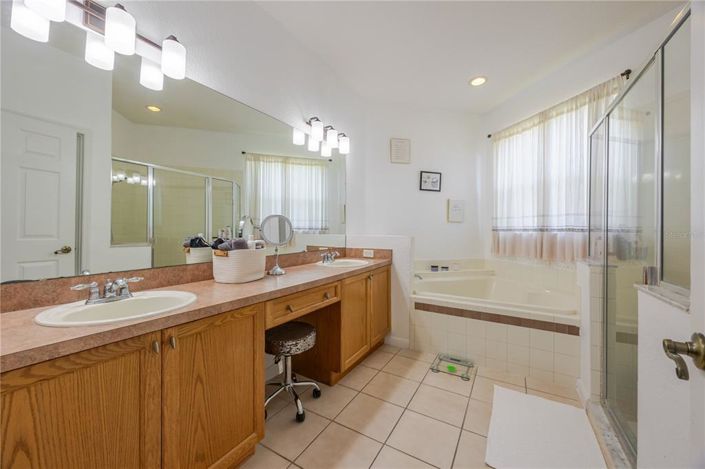 Image No.17-5 Bed Property for sale