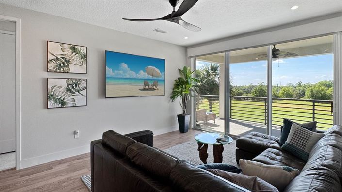 Image No.30-6 Bed Property for sale