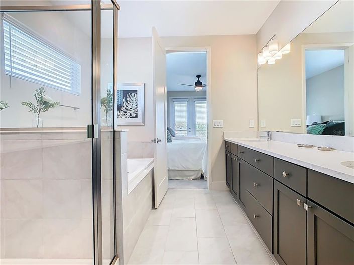 Image No.57-6 Bed Property for sale