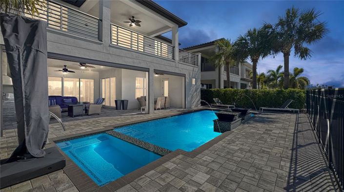 Image No.6-6 Bed Property for sale