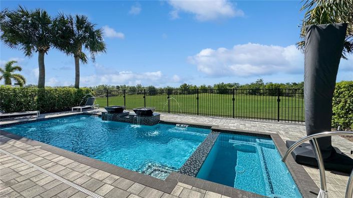 Image No.7-6 Bed Property for sale