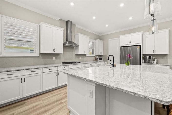 Image No.15-7 Bed Property for sale