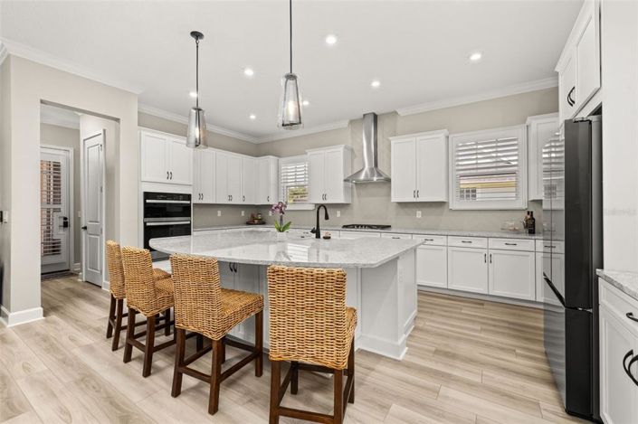 Image No.20-7 Bed Property for sale