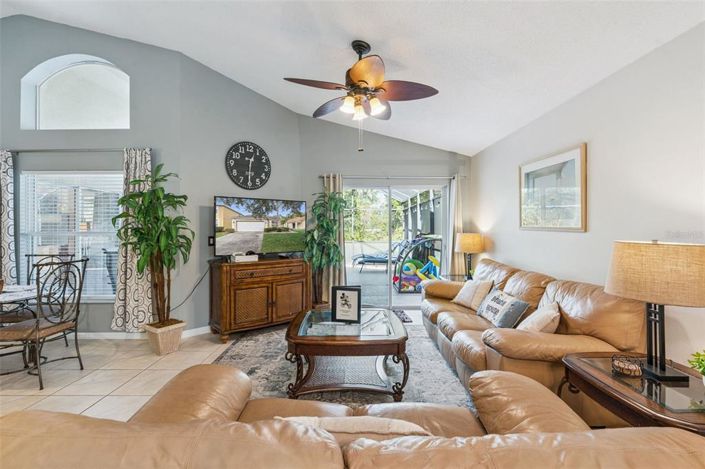 Image No.8-Propriété de 4 chambres à vendre à Kissimmee