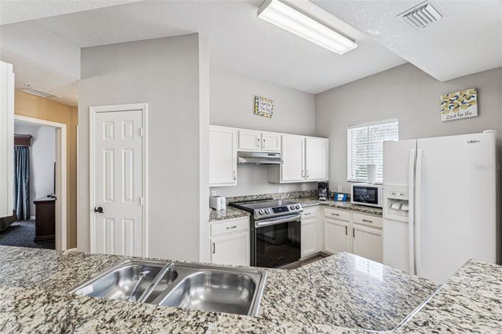 Image No.17-3 Bed Property for sale