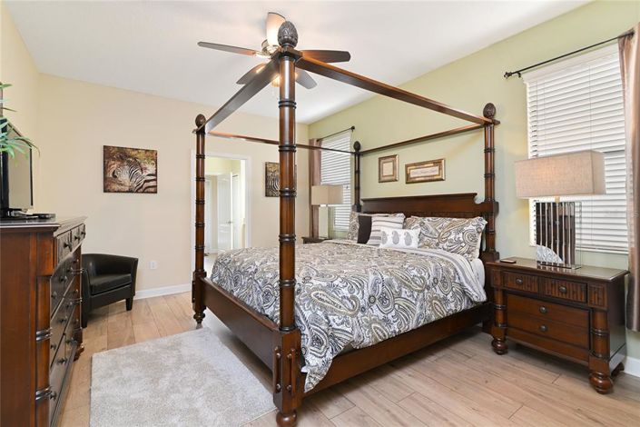 Image No.12-9 Bed Property for sale