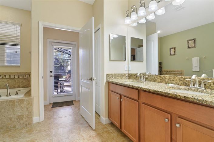 Image No.14-9 Bed Property for sale